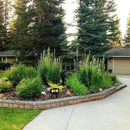 Redwood Retreat Bed and Breakfast Bragg Creek Exterior foto